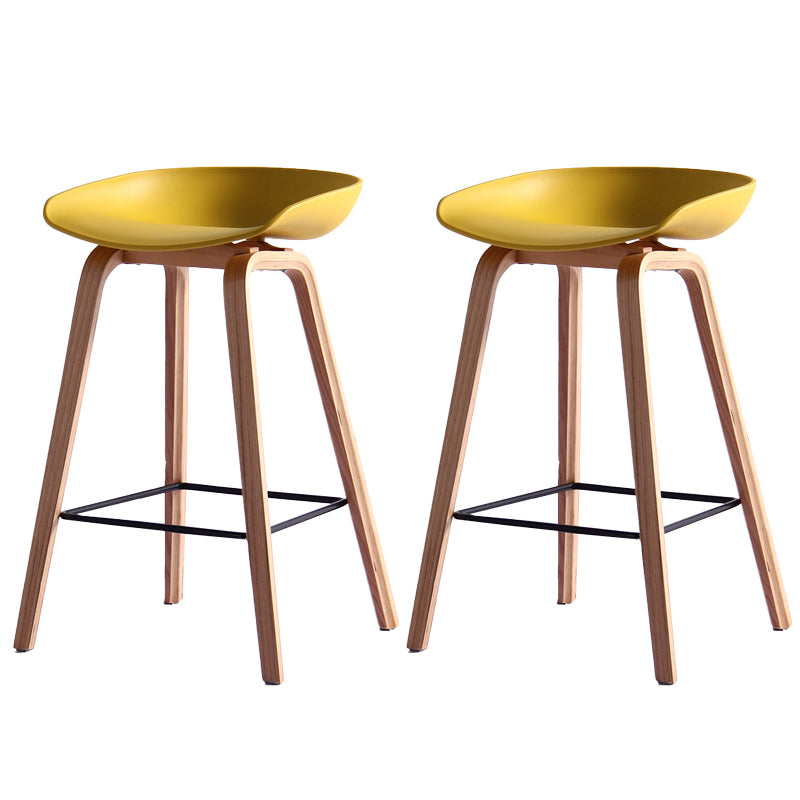 Contemporary Bar Stool Plastic Counter Bar Stool with Wooden Legs
