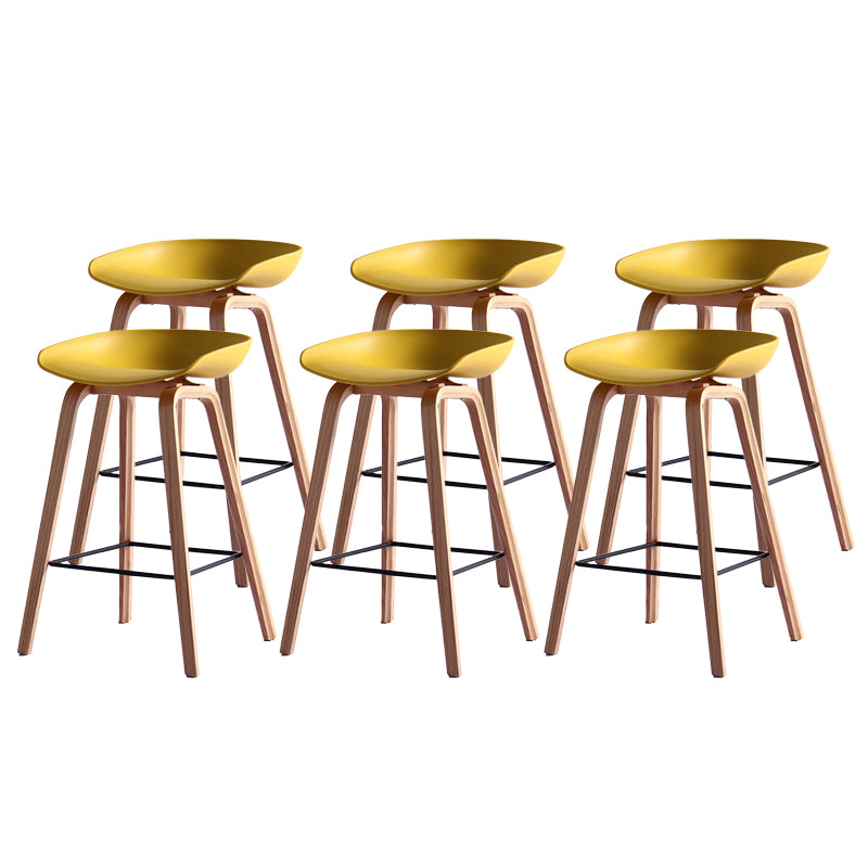 Contemporary Bar Stool Plastic Counter Bar Stool with Wooden Legs