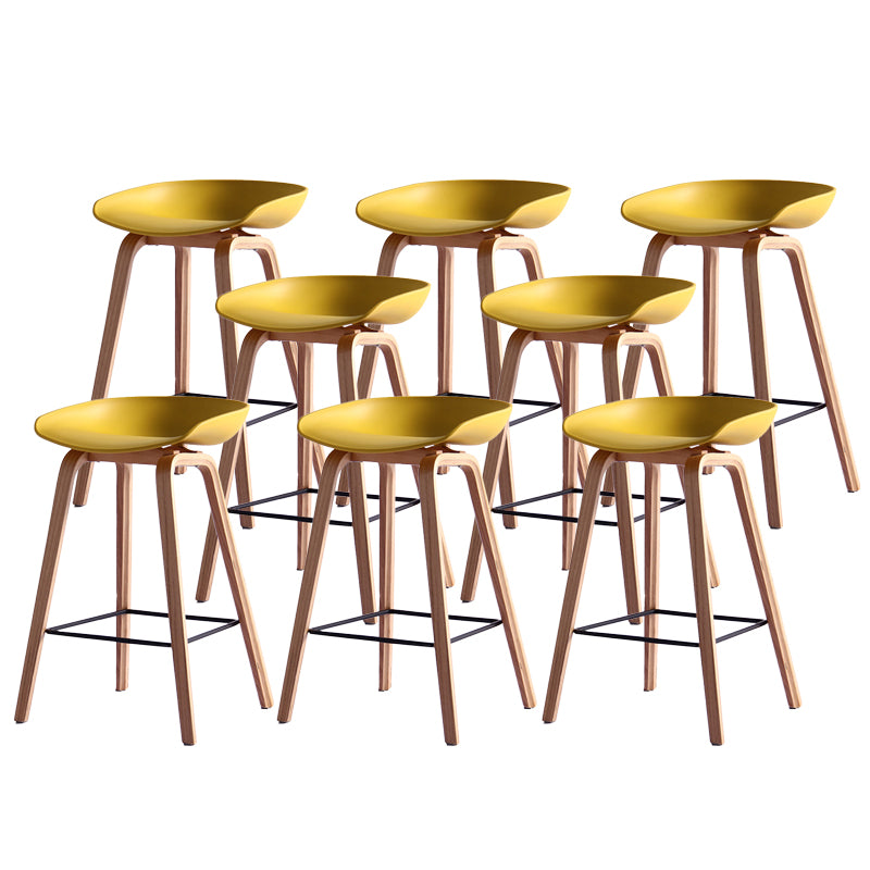 Contemporary Bar Stool Plastic Counter Bar Stool with Wooden Legs