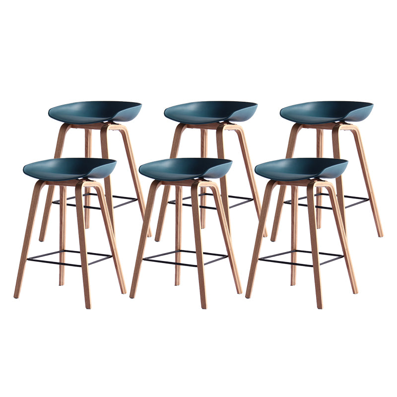 Contemporary Bar Stool Plastic Counter Bar Stool with Wooden Legs