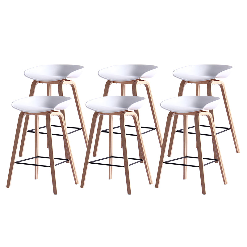 Contemporary Bar Stool Plastic Counter Bar Stool with Wooden Legs