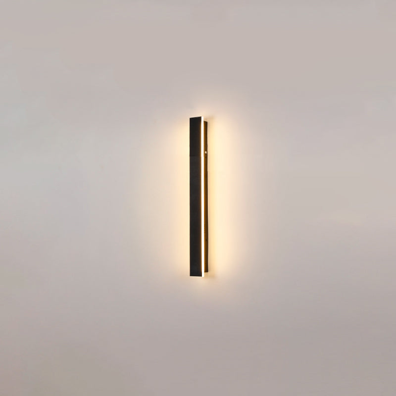 Metal Linear Shape Wall Light Modern 1 Light Wall Mounted Fixture in Black