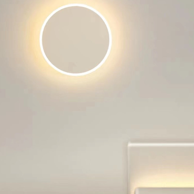 Round Shape Metal Wall Light Modern Style 1 Light Wall Mounted Lamp in White