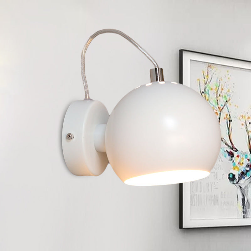 Iron Dome Wall Mount Sconce Contemporain 1 tête White White Ajustement d'éclairage mural pour le chevet