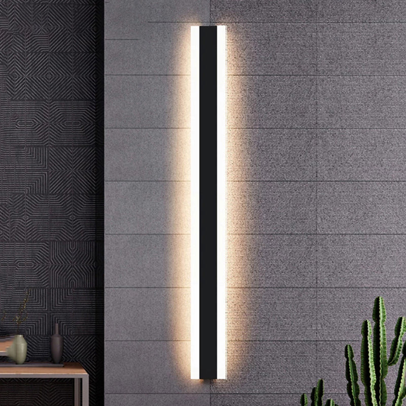 Linear Shape Metal Wall Light Modern Style 1 Light Wall Mounted Light in Black