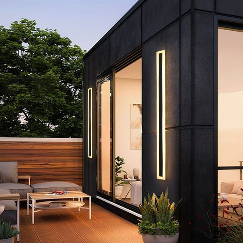 Linear Shape Metal Wall Light Modern Style 1 Light Wall Mounted Light in Black