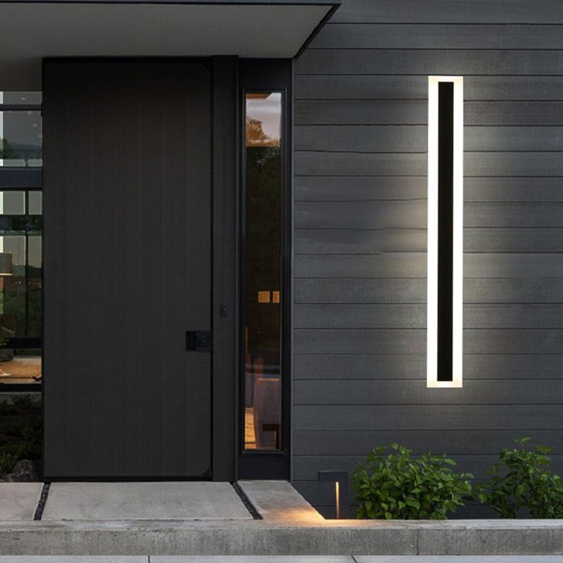 Linear Shape Metal Wall Light Modern Style 1 Light Wall Mounted Light in Black