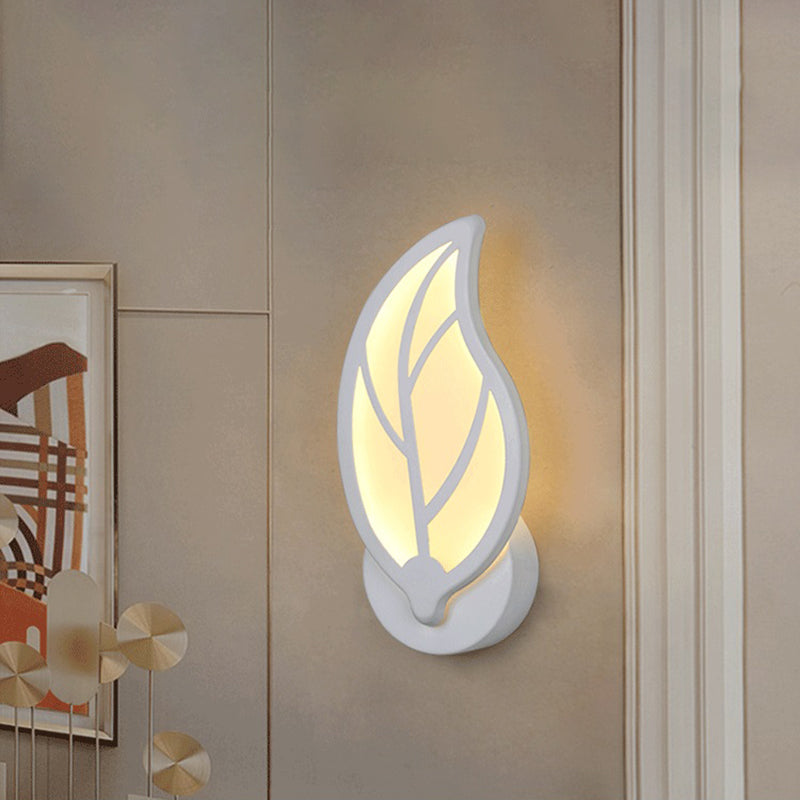 1-Light Geometric Wall Mount Light Modern Style Metal Wall Mount Lighting in White