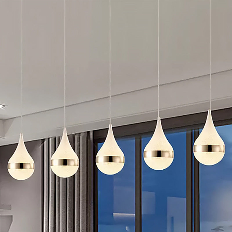 Luce a sospensione con soffitto a 1 bulba contemporanea con un cluster a goccia di cristallo a bolle a grotteggio bianco in luce calda/bianca/naturale
