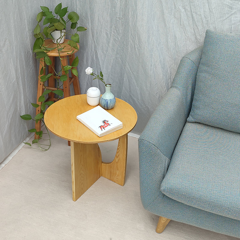 Scandinavian Round Wooden Top Side Table 19.6-inch Abstract End Table