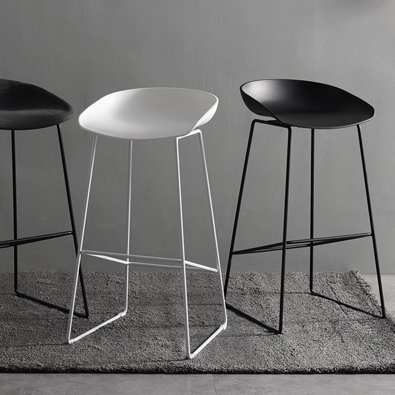 Industrial Low Back Bar Stool Metal Bar Stools in Black for Home Use
