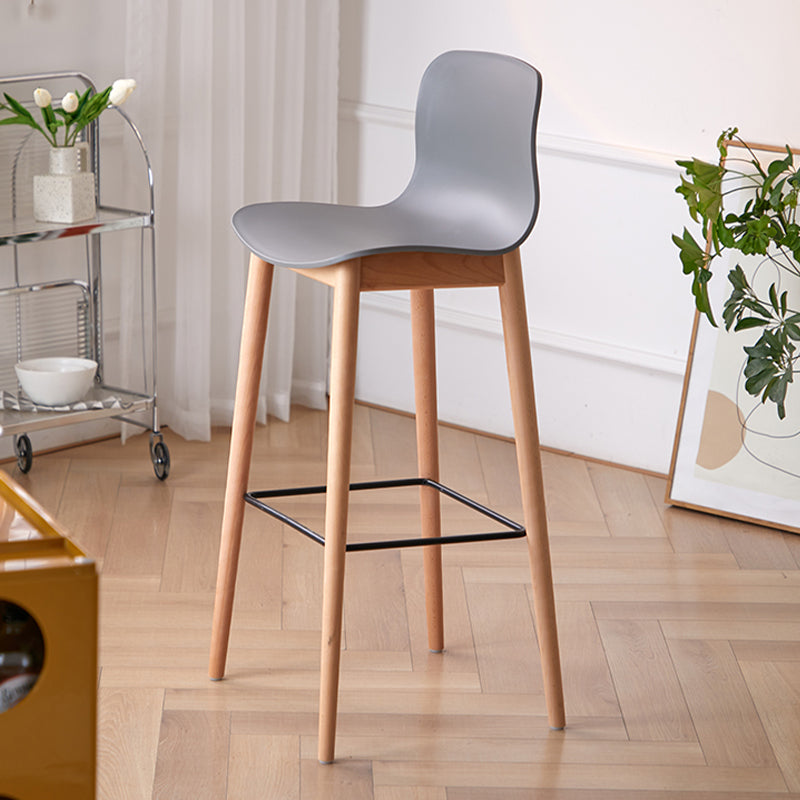 Modern Low Back Stool Plastic Footrest Bar Stool with Solid Wood Legs
