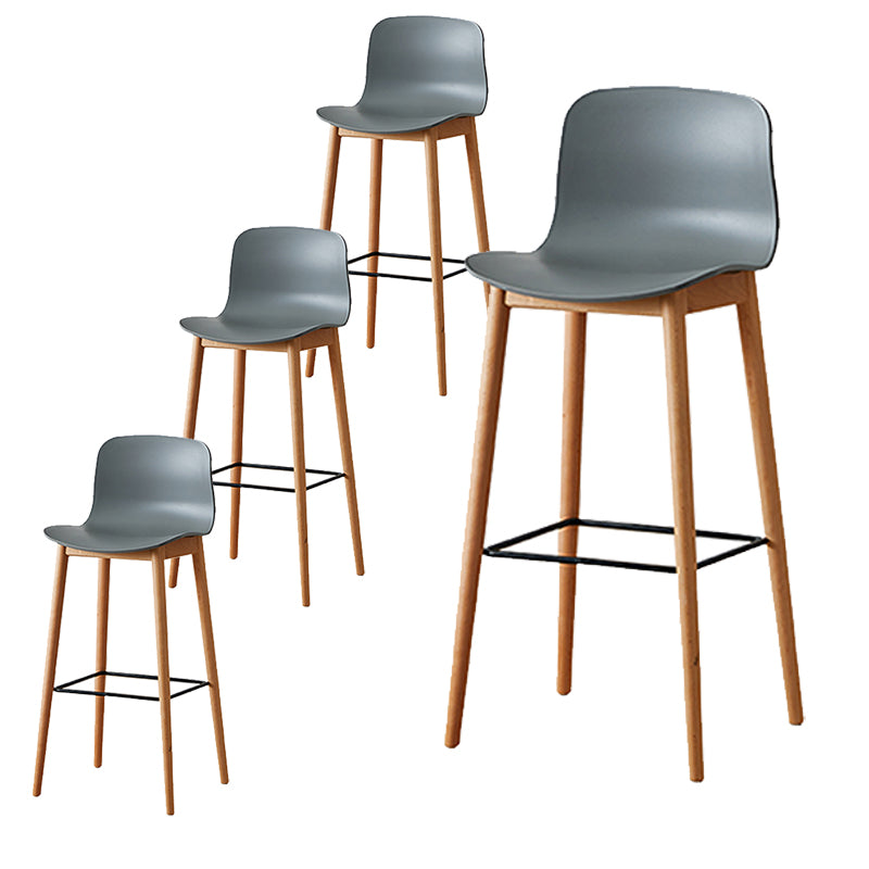 Modern Low Back Stool Plastic Footrest Bar Stool with Solid Wood Legs