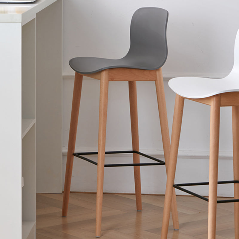 Modern Low Back Stool Plastic Footrest Bar Stool with Solid Wood Legs