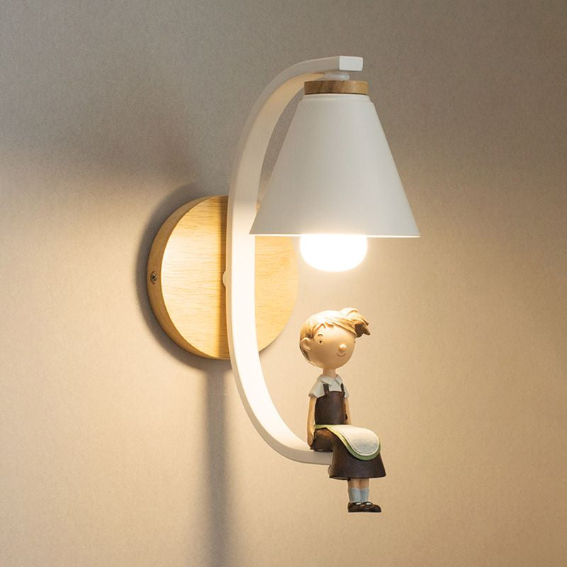 Moderne witte wandlamp Conische schaduw 1 bol metaal SCONCE LICHT MET GIRL Deco voor slaapkamer