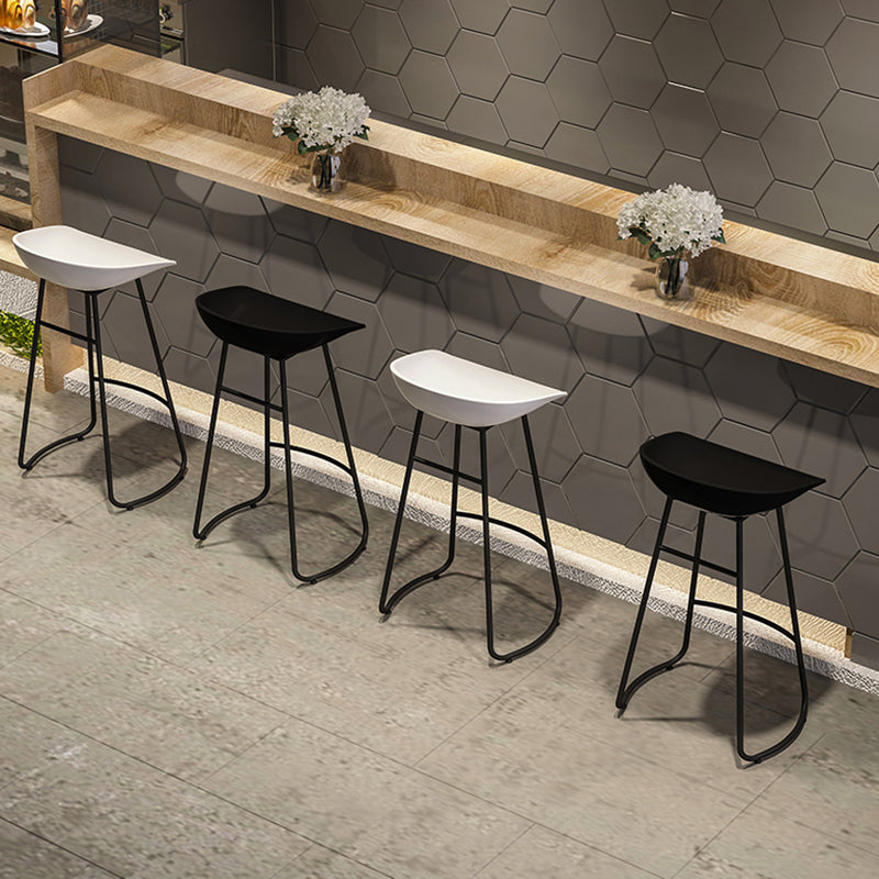 Modern Backrest Armless Counter Stool Iron Bar Stool with Acrylic Seat and Pedal for Cafe