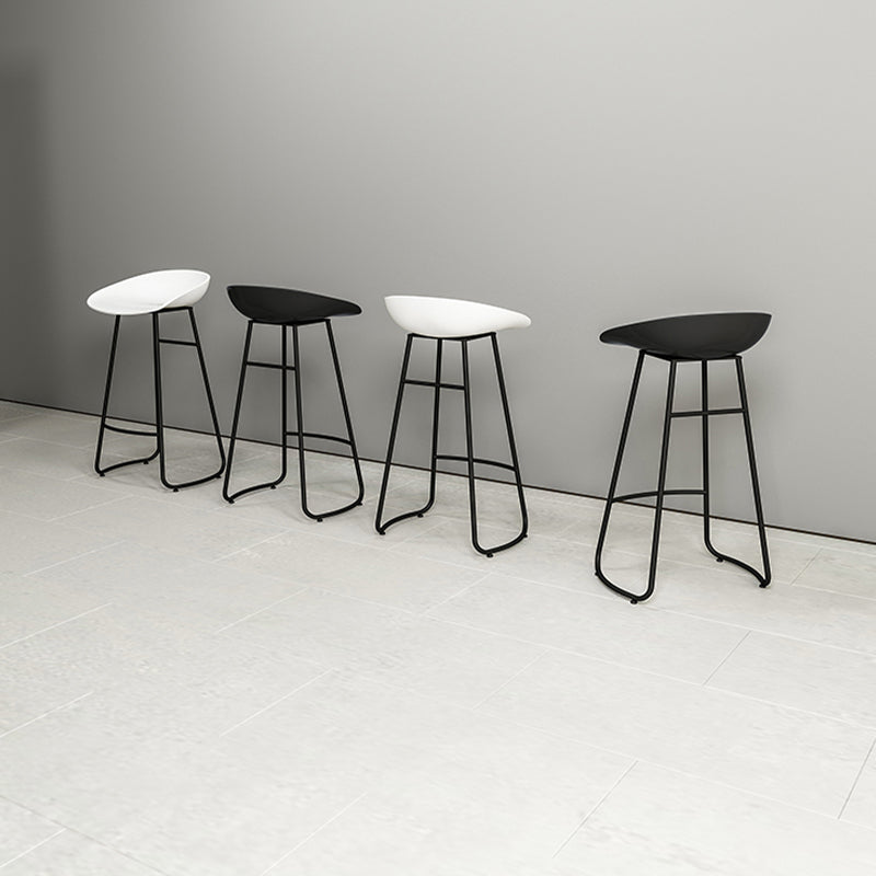 Modern Armless Backrest Counter Stool Iron Bar Stool with Acrylic Seat and Pedal for Cafe