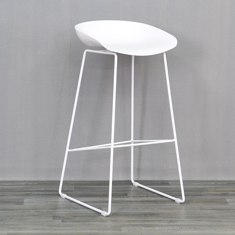 Scandinavian Plastic Bar Stools Footrest Indoor Counter Stool with Metal Legs
