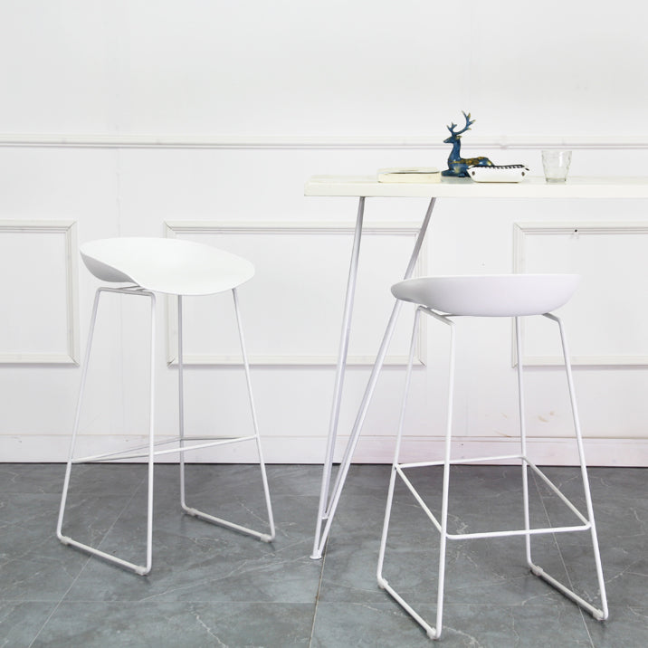 Scandinavian Plastic Bar Stools Footrest Indoor Counter Stool with Metal Legs