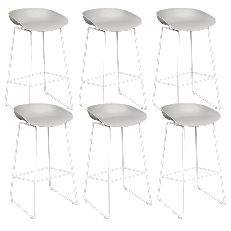 Scandinavian Plastic Bar Stools Footrest Indoor Counter Stool with Metal Legs