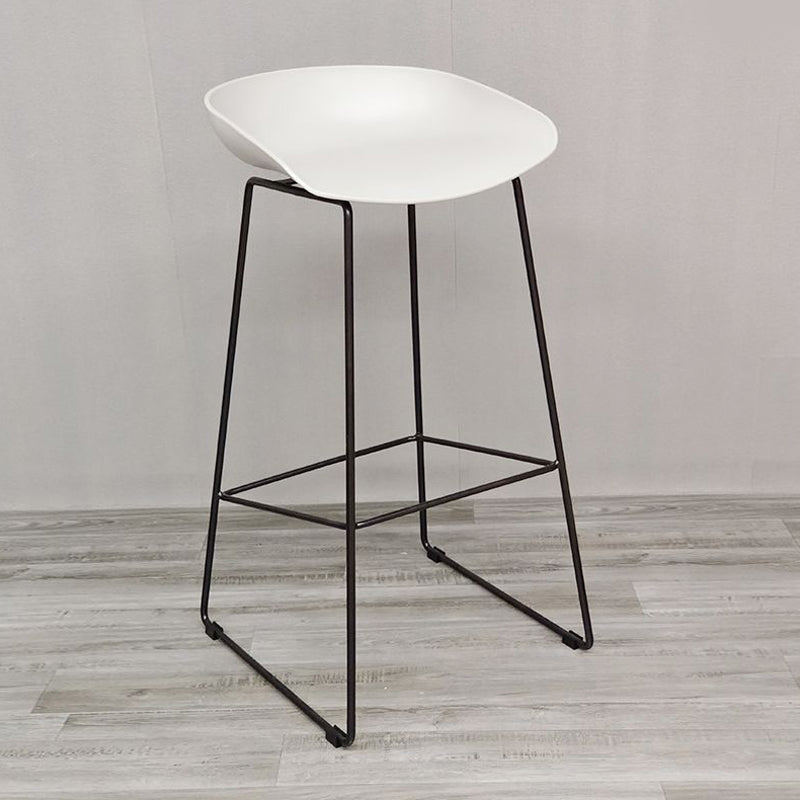 Scandinavian Plastic Bar Stools Footrest Indoor Counter Stool with Metal Legs