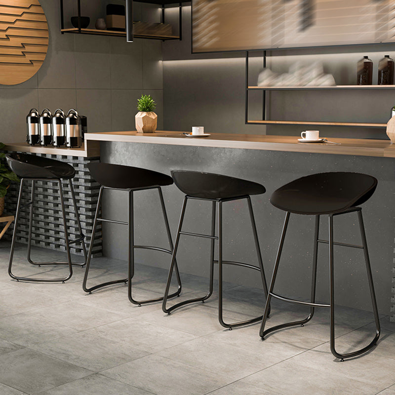 Contemporary Iron Base Bar Stools Plastic Bucket Seat Barstool for Home