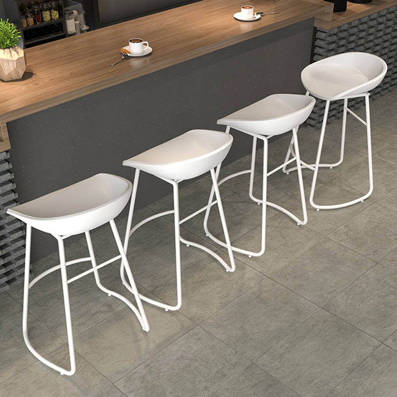 Contemporary Iron Base Bar Stools Plastic Bucket Seat Barstool for Home