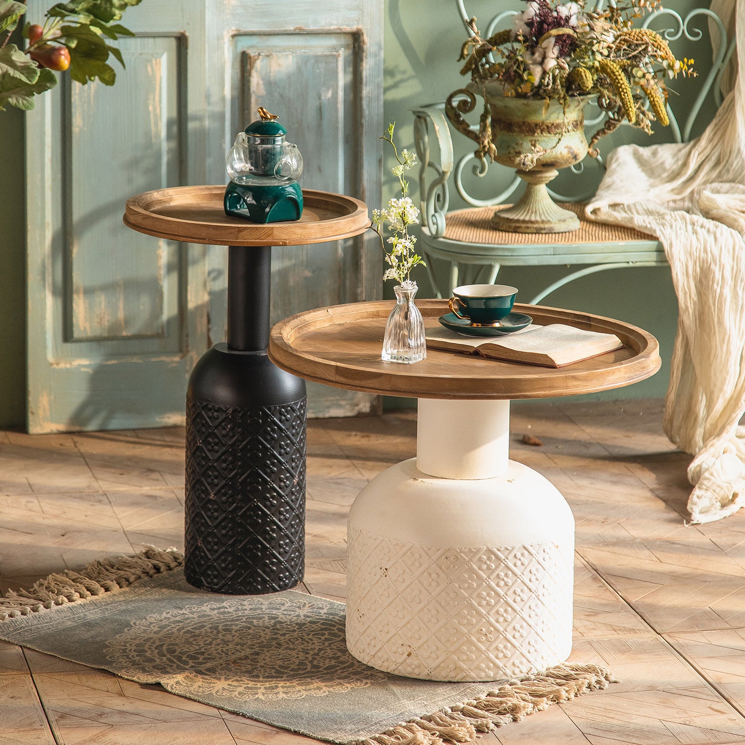 French Country Style Pedestal Base Base Round Old Solid Wood Table