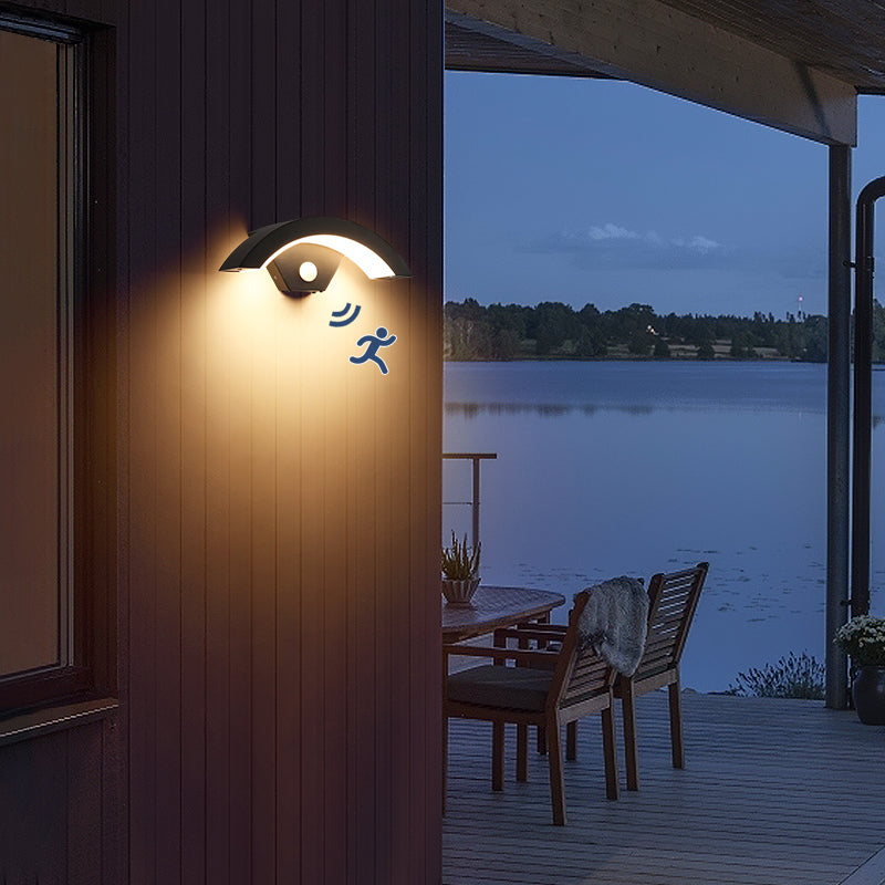 Geometric Shade Metal Wall Sconce Modern Style Single Light Wall Mounted Light in Black