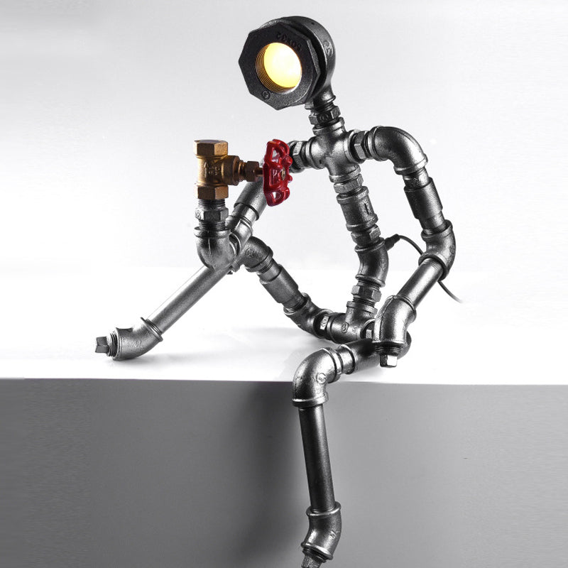 Table LED Light Industrial Thinking Robot Fer Plug-In Night Lampe en argent avec une valve rouge