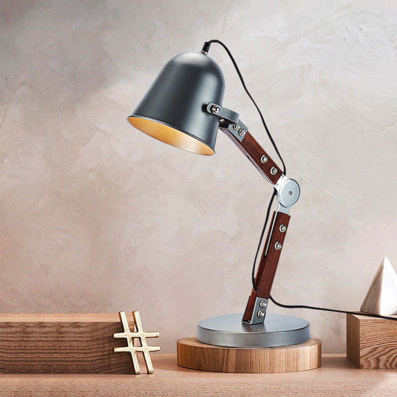 Luz de mesa de campana industrial 1 Lámpara de escritorio de enchufe metálico de bombilla en negro con brazo de madera oscilante