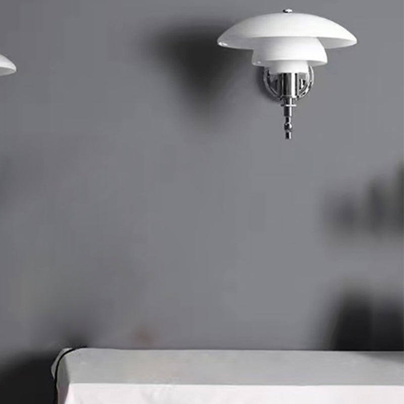 Modern Metal Wall Lamp 1-Light Wall Mount Lamp with Glass Shade for Bedroom