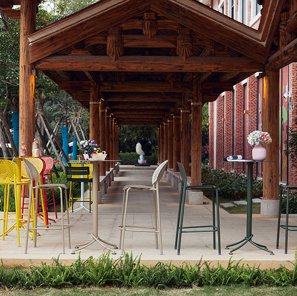 Metal Indoor-Outdoor Bar Height Table Contemporary Bar Table with Pedestal