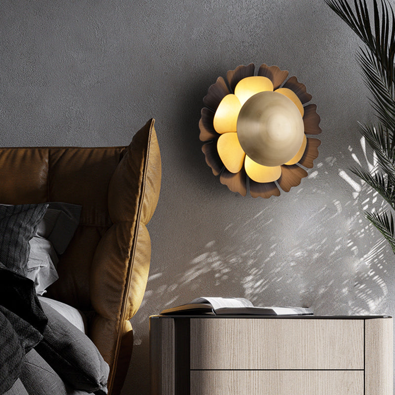 Postmodern Metal Wall Sconce Flower Shape Wall Light for Bedroom