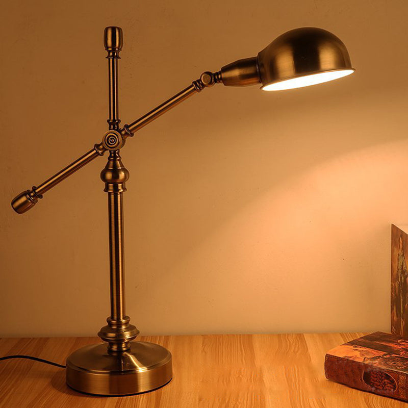 LED DESCH DESCH DESCH DIE LANDLICHE DOME DOME Metalltischlampe in Gold mit rotbarem Kreuzarm