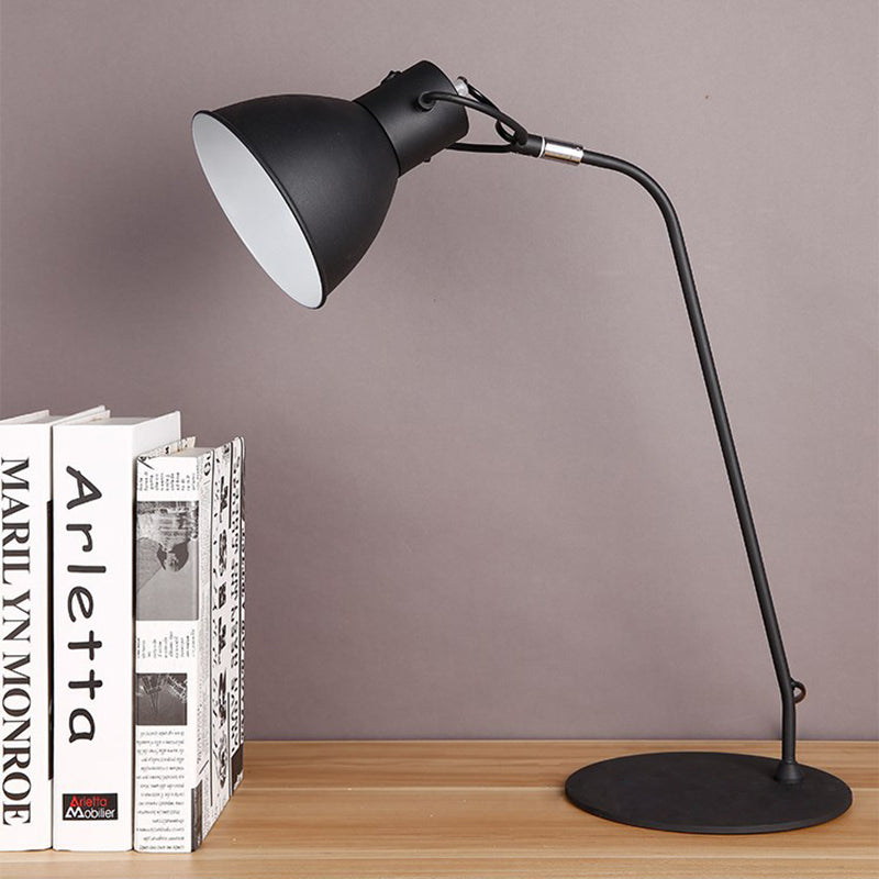 Lampe de travail LED finition noire, éclairage de lecture à bras incurvé en métal antique avec abat-jour en dôme pour salle d'étude
