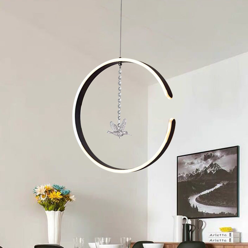 Ring à bague acrylique LED minimaliste LED suspendu plafond plafond en blanc / noir avec décor de cristal d'oiseau