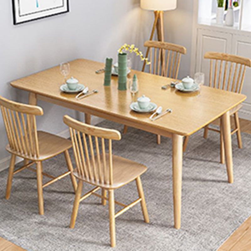 Contemporary Round Dining Table Solid Wood Dinner Table with 4 Legs