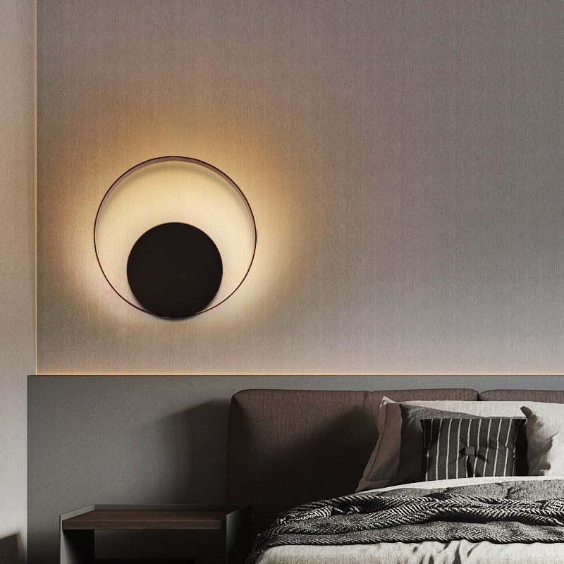 Round Shape Wall Lamp Modern Style Metal 1 Light Sconce in White and Black