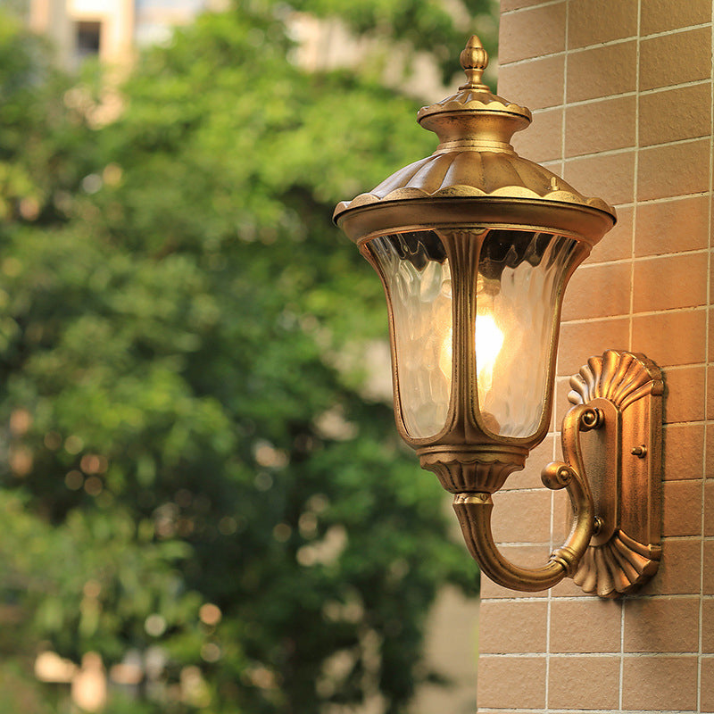 Wasserglas Lotus Leichtfarmhaus 1 Lampe Outdoor -Wandlampe in Messing/Schwarz