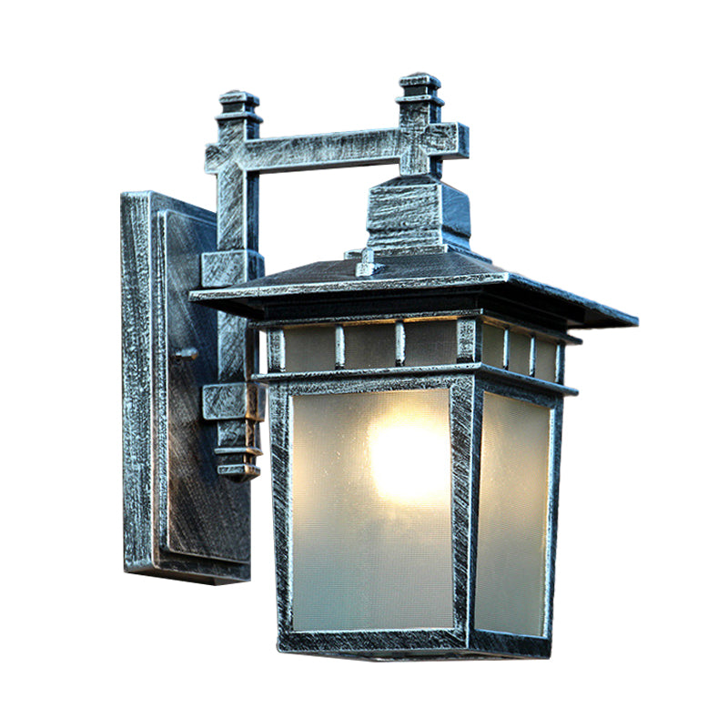 Lampada da parete rustica per montaggio a parete a 1 lampadina in alluminio argento invecchiato con paralume in vetro traslucido