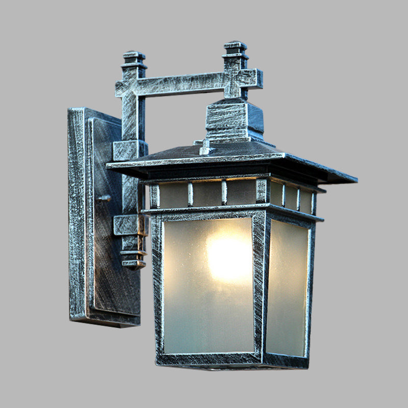Lampada da parete rustica per montaggio a parete a 1 lampadina in alluminio argento invecchiato con paralume in vetro traslucido