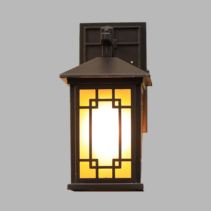 Quadermetallische Wandbeleuchtung Land 1 Lampe Außenwandlampe in Schwarz mit gelbem Glasschatten