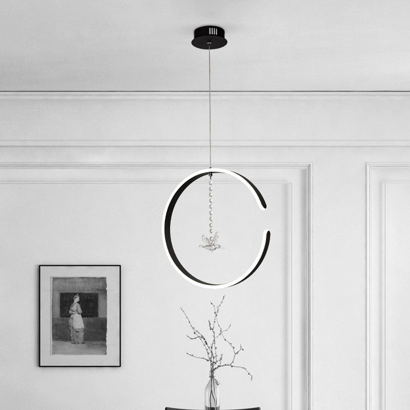 Praginage de lumière suspendu à anneau acrylique LED moderne noir avec gouttelettes en cristal d'oiseau en lumière blanche / chaude