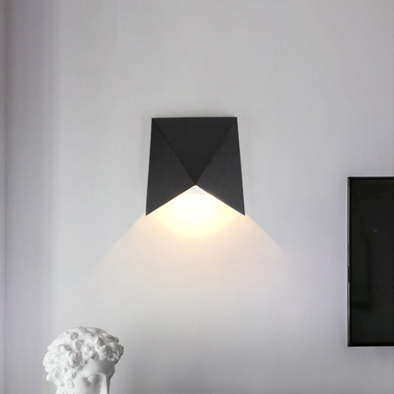 Geometric Shape Wall Lamp Modern Style Acrylic 1 Light Sconce in White / Black