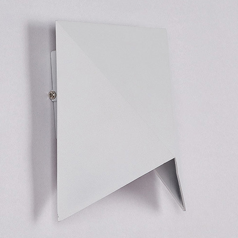 Geometric Shape Wall Lamp Modern Style Acrylic 1 Light Sconce in White / Black