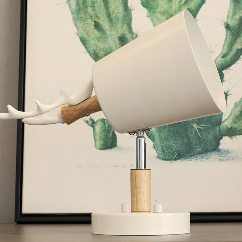 Modern Style Antlers Shape Wall Sconce Metal 1 Light Sconces for Bedroom