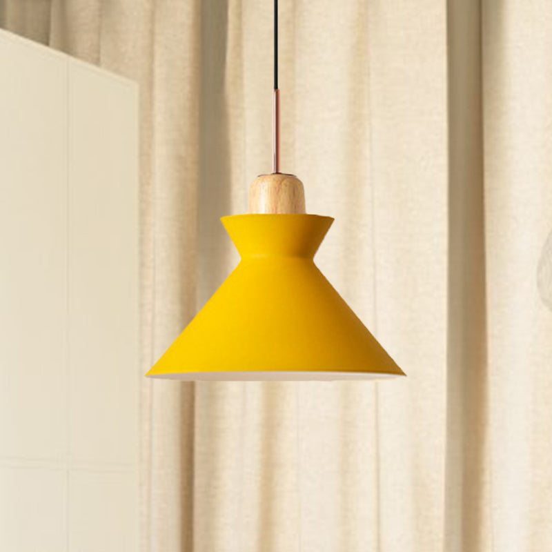 Nordic Stylish Conic Hanging Lamp 1 Glühbirne Metall und Holzheize Beleuchtung in Grau/Weiß für Wohnzimmer