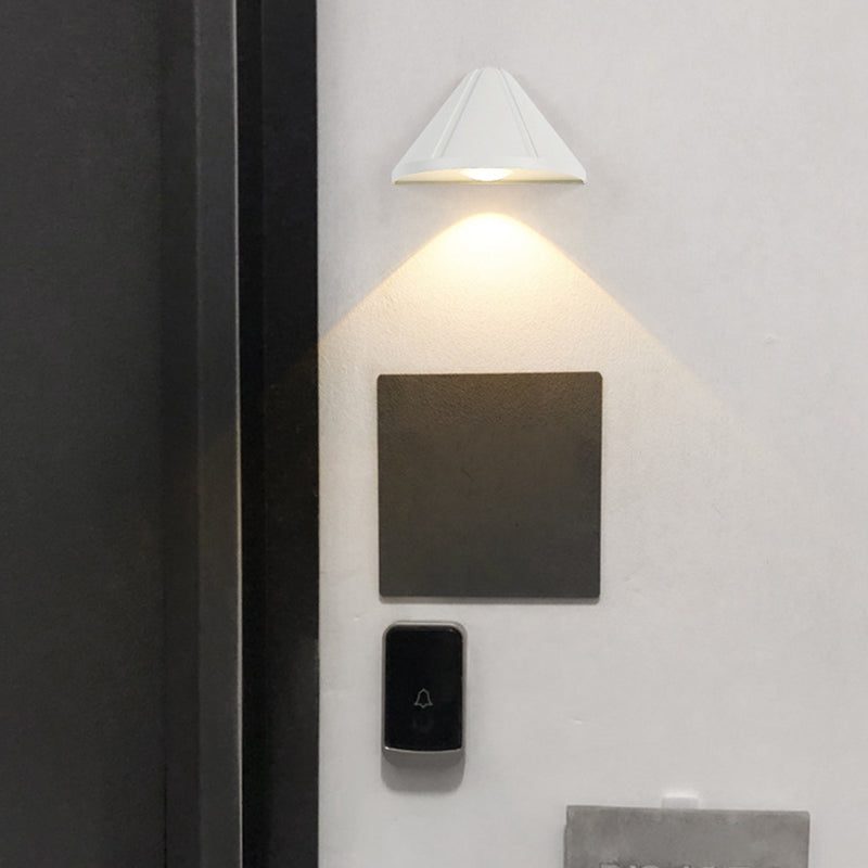 Single Modernism Black/White Wall Mounted Sconce Statement LED Wall Light