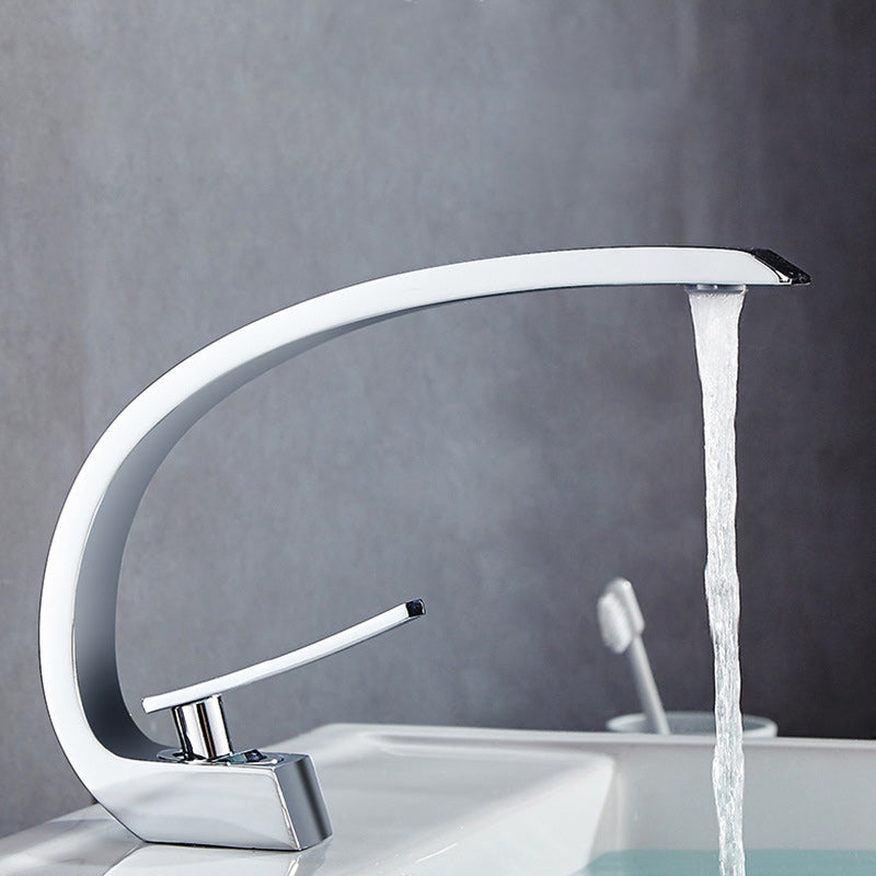 Light Luxury Bathroom Faucet Single Hole Basin Lavatory Faucet with Lever Handle